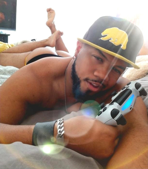Gaymer Selfies - Black and Yellow Realness! So Thick and Sexy in all the Right Places! 