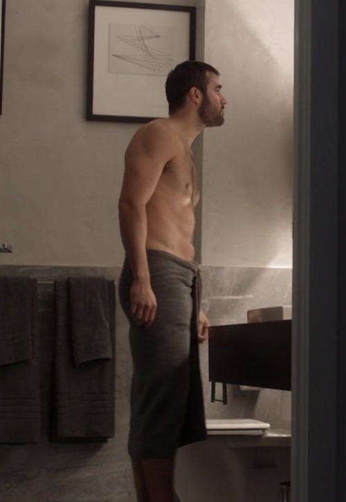 hotashellcelebmen: More here : http://shirtlessmenontheblog.blogspot.fr/2017/03/joshua-bowman-shirtless_13.html#more 