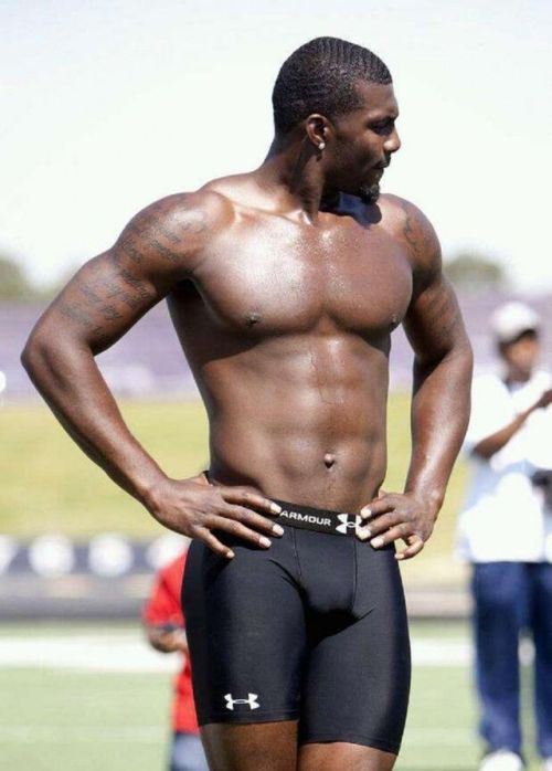downtofuck513: lamarworld1:(PART 3) Dez Bryant booty &amp; bulge  Lowkey shit, just coolin fr