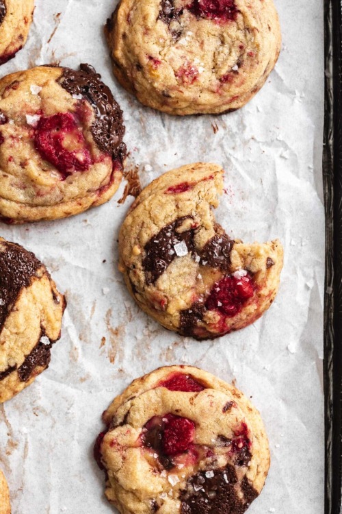 fullcravings: Raspberry Chocolate Chip Cookies