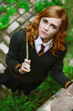 kamikame-cosplay:Great Hermione Granger cosplay.She