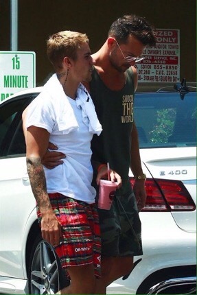 justinbieberssexybody:  justinbieberssexybody:  HERE. FOR. IT.  DID WE CALL IT, OR