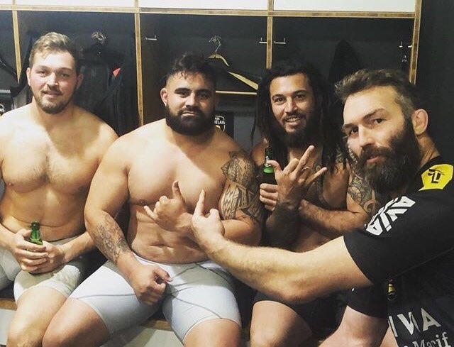funnynerdybruvva:  punk-ass-queers: Rugby, como não amar?    Somewhat pathetic my