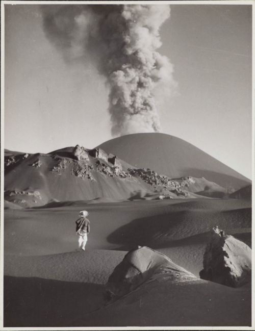 nemfrog:Paricutin Volcano erupting in January 1944. Michoacán, Mexico. Arno Brehme, field work photo