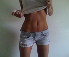 thintargets:  fucking rolls, i hate U. I want a flat stomach! 