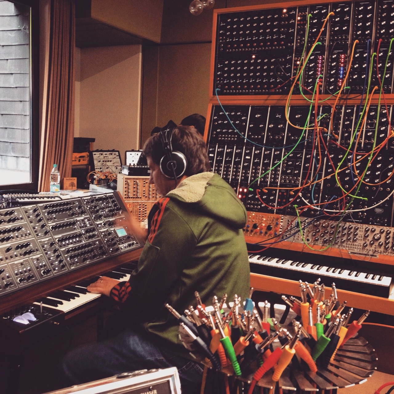 tuesdaynightmachines:  Some pictures from the “Happy Knobbing 2015” modular synth