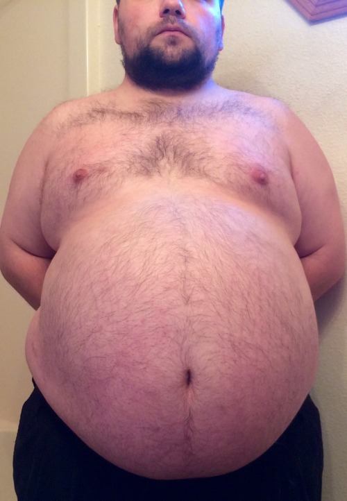 megabaerchen:  fantasyfanficboi:  Hey! Update. 294.4 pounds.   Sehr geiler 🐻!! 👅😜👍💦💦