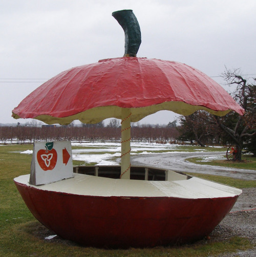 rottenweb:The Big Red Apple functions as a produce stand in front of Rokeby Orchards.