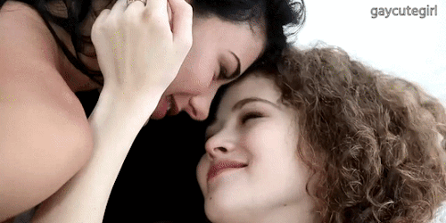 gaycutegirl:  Lovely Smoochesnsfw