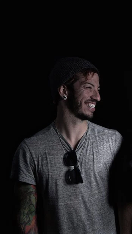 iconskeleton:twenty one pilots matching lockscreenslike or reblog