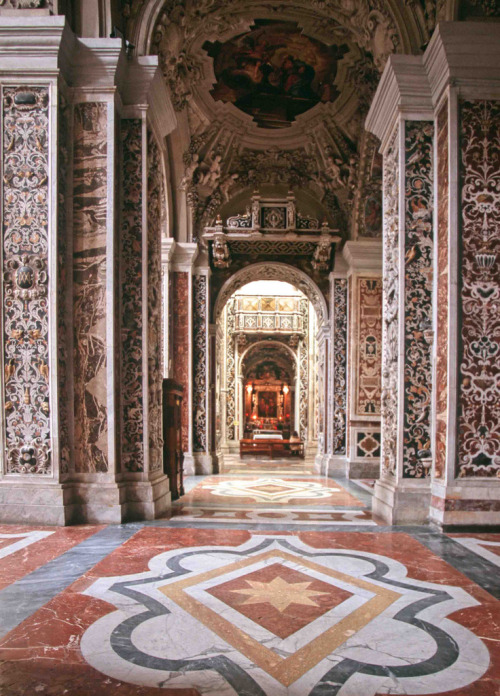 Chiesa di Casa Professa Navata Laterale. Casa Professa church in Palermo da Rosario SanguedolceTrami