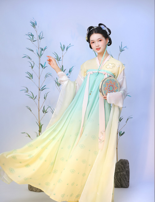 chinese hanfu by 半亭风