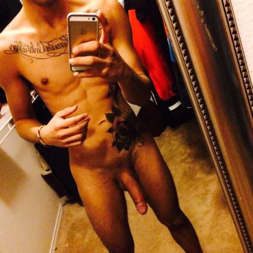 str8exposed:  newyorican:  letsallmovealong:  Niggas tryna shade me? Nah..say hi to it.  my nigga again you guys lets see how many notes he can get   Lol yes 