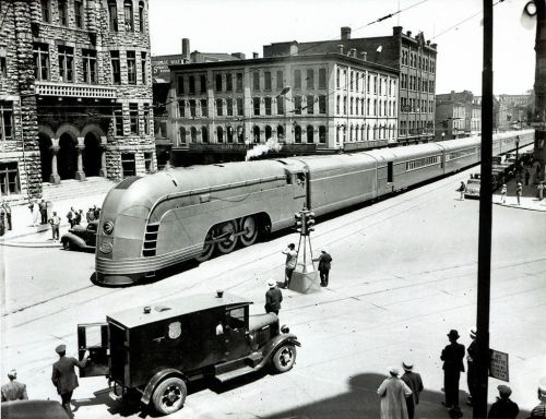 back-then:The New York Central Streamliner ‘Mercury’ passes through Syracuse City Hall (New York)⁣19