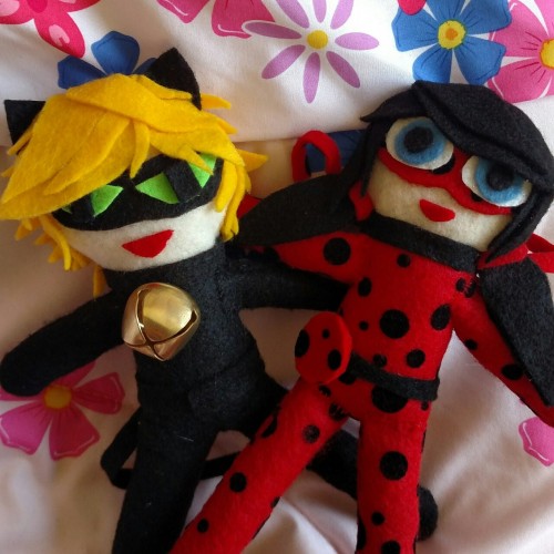 I made Ladybug and Chat dolls in honor of the season finale!