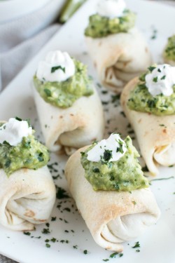 foodffs: Baked Mini Chimichangas with Creamy Spicy Guacamole Recipe Really nice recipes. Every hour. Show me what you cooked!    😍😍😍