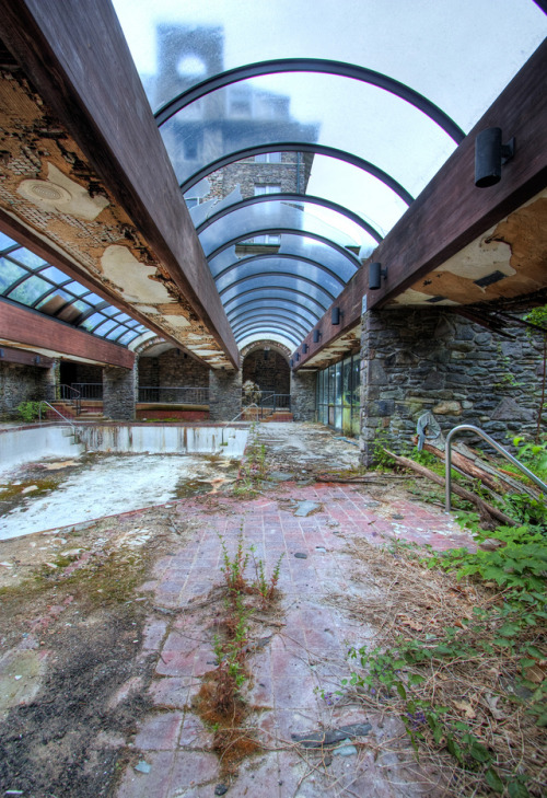 Buck Hill Inn pool - Quaker Falls, PA Photographed by: Jonathan Haeber