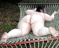 royalwceez:  I would pound that fat as on the hammock!!!!!