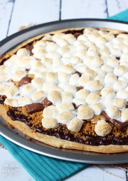 sweetoothgirl:  S’mores Pizza