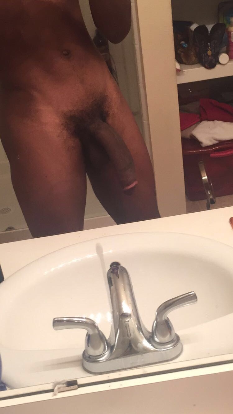 that-daddydick:  My big dick 🍆🍑 Kik:downdirty6😋💦 Snap:downdirty6 💦🍆