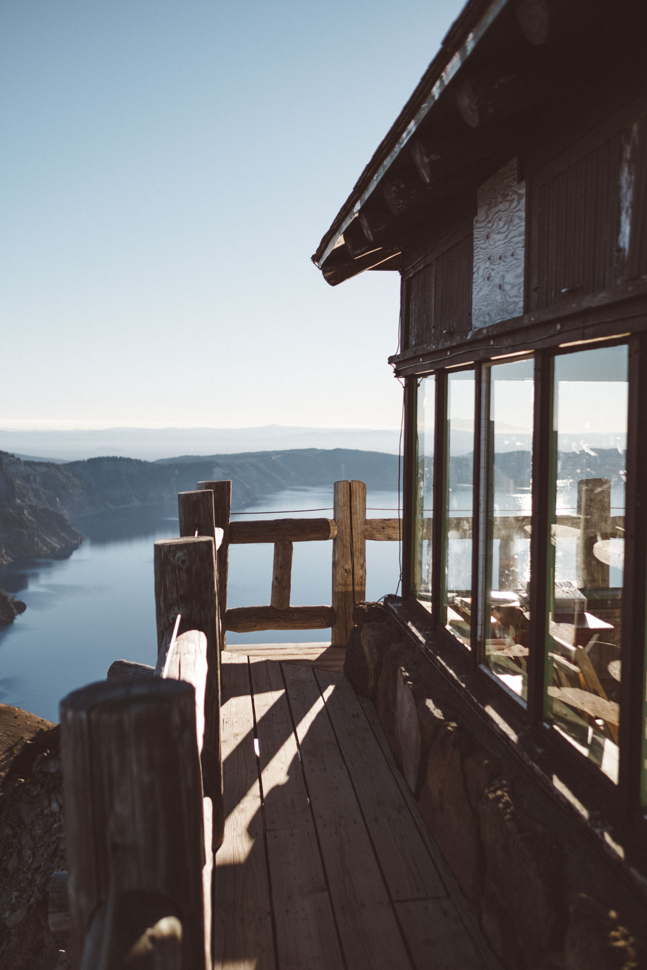 jakeallisonphoto:  Overlooking Crater Lakeig: @thejakeallison