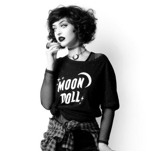 ladybluefox666: Moon Doll Tee Use my code RWLOLA for a discount