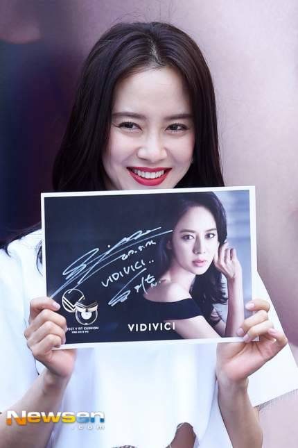 [170521] ViDi ViCi fan signing event…She’s so stunning! (cr: newsen, tvdaily, heraldpop