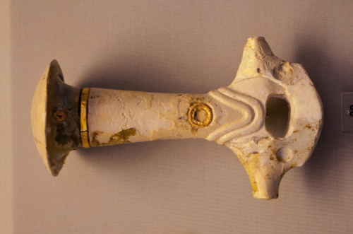 greek-museums:National Archaeological Museum:Mycenaean swords and hilts:Fragment of a bronze sword. 