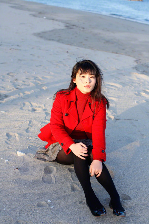 Beach In Winter - Mizuki Hoshina (星名美津紀)