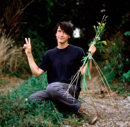 greenjudy: thesongremainsthesame: Keanu Reeves photographed by Deborah Feingold, 1989. oh my go