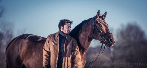 Julia Swietochowska is a Polish photographer who fell in love with horses. Her pictures take account