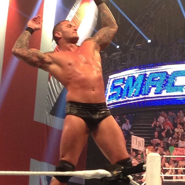 Damn you Orton you are such a fucking tease with that pose! That bulge is hypnotic!