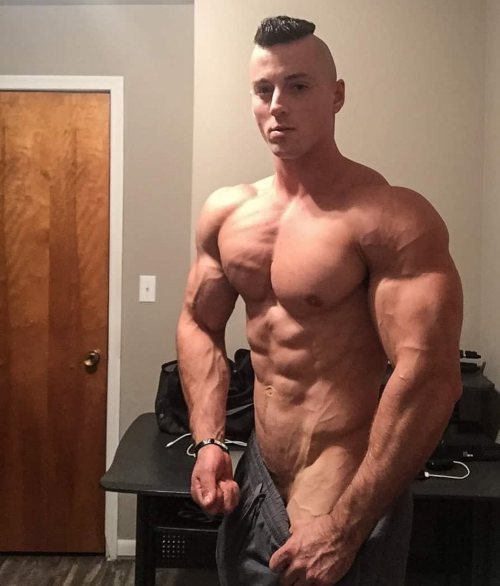 pure-mascu1inity:Zach Zeiler