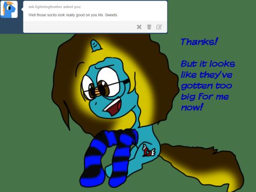 asksweetdisaster:   1/5 Answering many questions now! >w< ((OK BEFORE YOU ASK  ABOUT THAT TOY! It’s an actual toy I used to play with as a kid.  And the LOO thing is an inside joke between me and Poke xD We say that instead of Lol in our chats