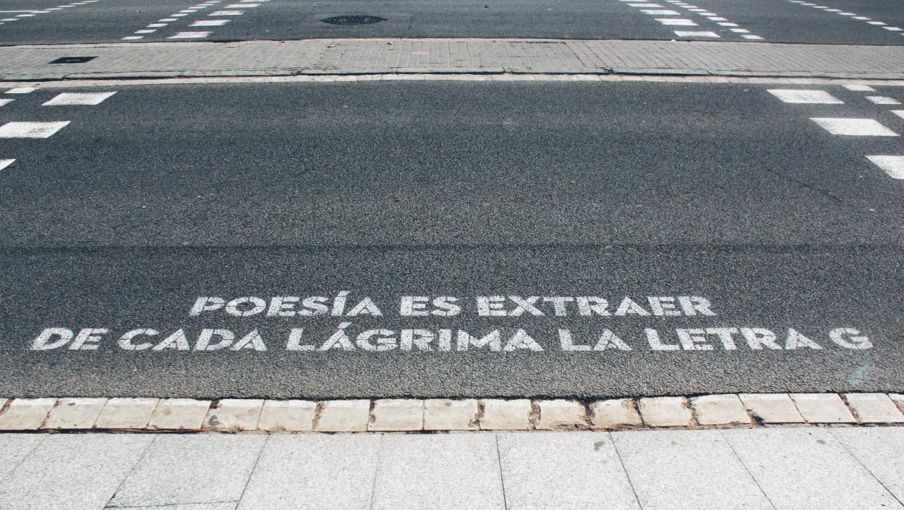 svsvr7:  Poesía es extraer de cada lágrima la letra G