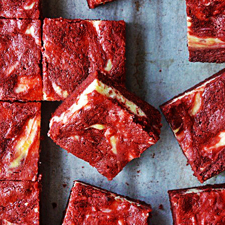 everybody-loves-to-eat:  red velvet everything. 
