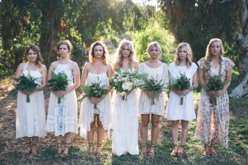 I am loving the hippie/indie wedding themes especially for the summer, the gowns are so simplistic y