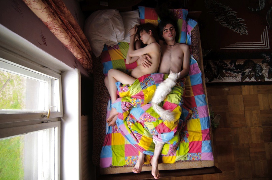 ghadeel:  Jana Romanova a Russian photographer captures couples in their sleep to