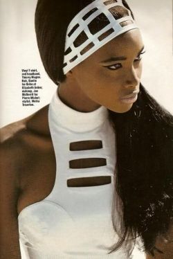 la-musemalade: girl-child:  Elle US, July 1991 | Beverly Peele   reblogged with tintum.