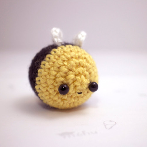 sosuperawesome:  Crochet amigurumi by mohustore on Etsy  • So Super Awesome is also on Facebook, Twitter and Pinterest • 