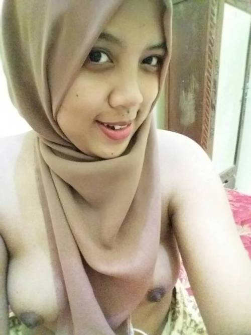 Porn klafterdarknew:  tetek tudung photos