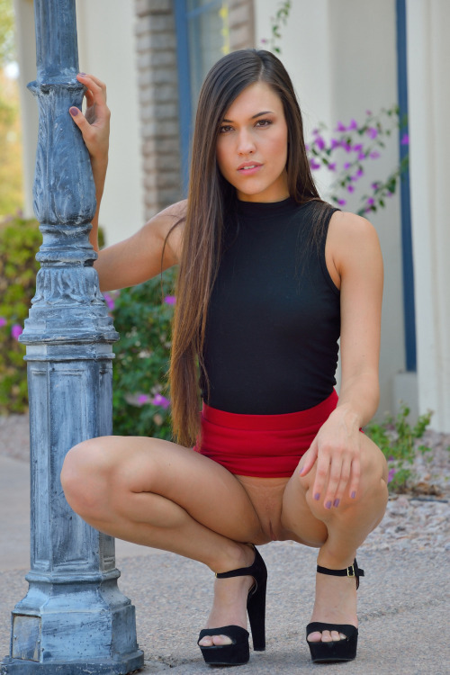 upskirtdownblouse:  Upskirt and Down Blouse Pics // P.S. Try This Discreet Sex Messenger