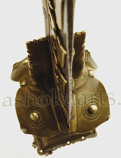 elusivemulatto:  art-of-swords:  Nayar Sword Dated: circa 18th century Place of Origin: