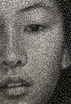 missjia:  pipensanait:  A Single Thread Wrapped Around Thousands of Nails by Kumi Yamashita Kumi Yamashita , whose mind-blowing shadow artworks have been featured before, uses a single, unbroken thread wrapped around thousands of nails to create stunning
