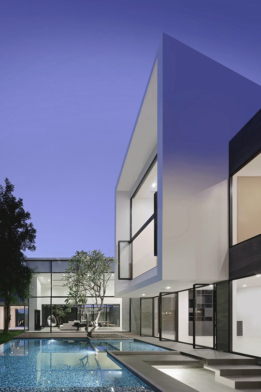 livingpursuit:  LSR113 by Ayutt and Associates