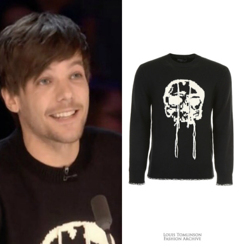Louis Tomlinson Fashion Archive on X: 07/18/18  Louis wore a @Burberry  short-sleeve vintage check shirt ($345) at #XFactor auditions.    / X