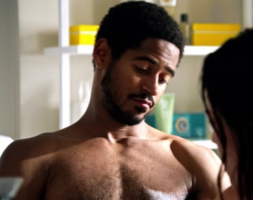 hotashellcelebmen:  More here :https://auscaps.me/2017/02/27/alfred-enoch-shirtless-in-how-to-get-away-with-murder-3-10-were-bad-people/