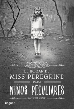 ratondbiblioteca:  El hogar de Miss Peregrine para niños peculiares de Ransom Riggs:De niño, Jacob creó un vinculo muy especial con su abuelo, que le contaba extrañas historias y le enseñaba fotografías de niñas levitando y niños invisibles. Ahora,