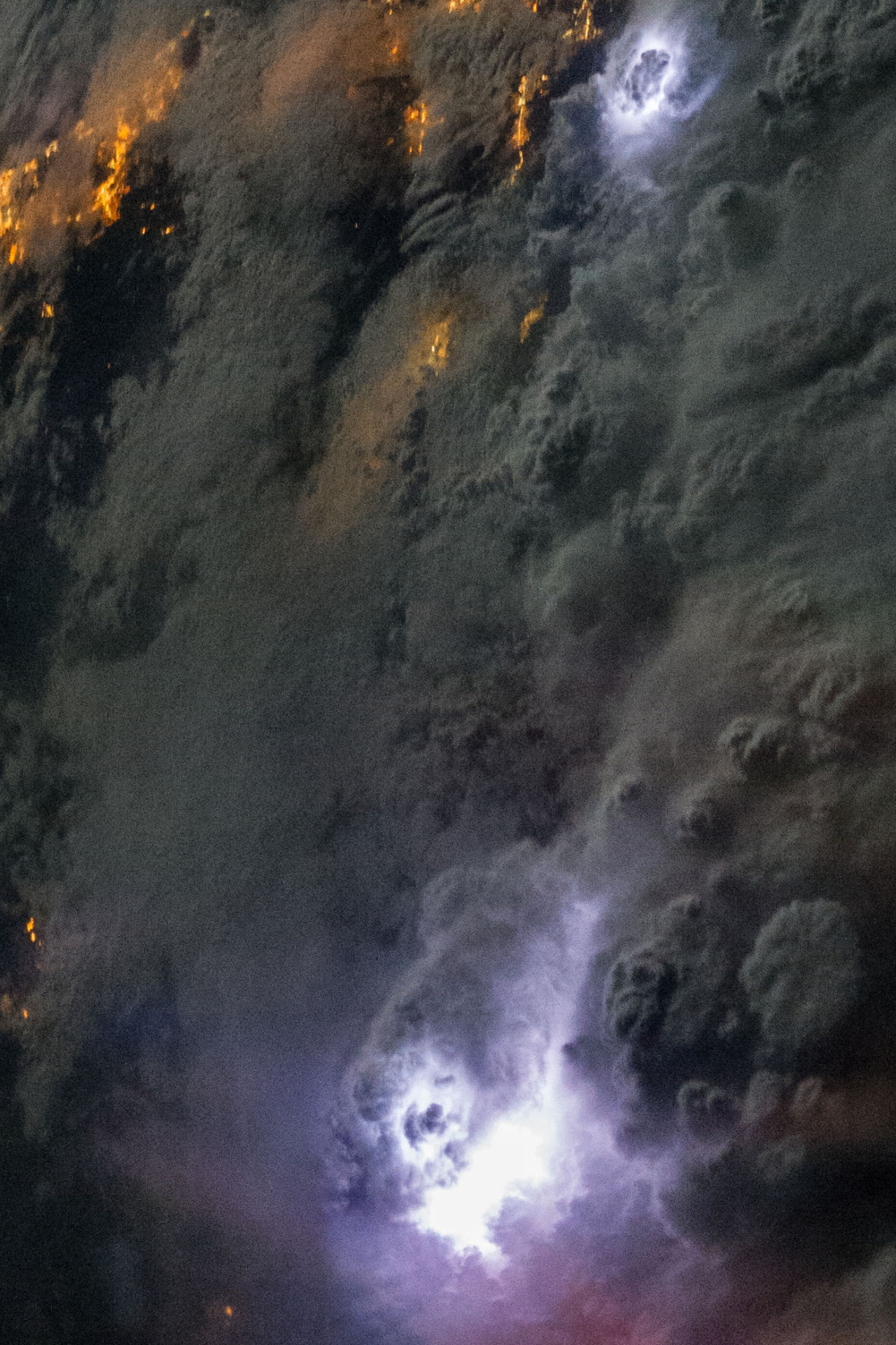 infinity-imagined:  Thunderstorms over Los Angeles, photographed by Astronaut Karen