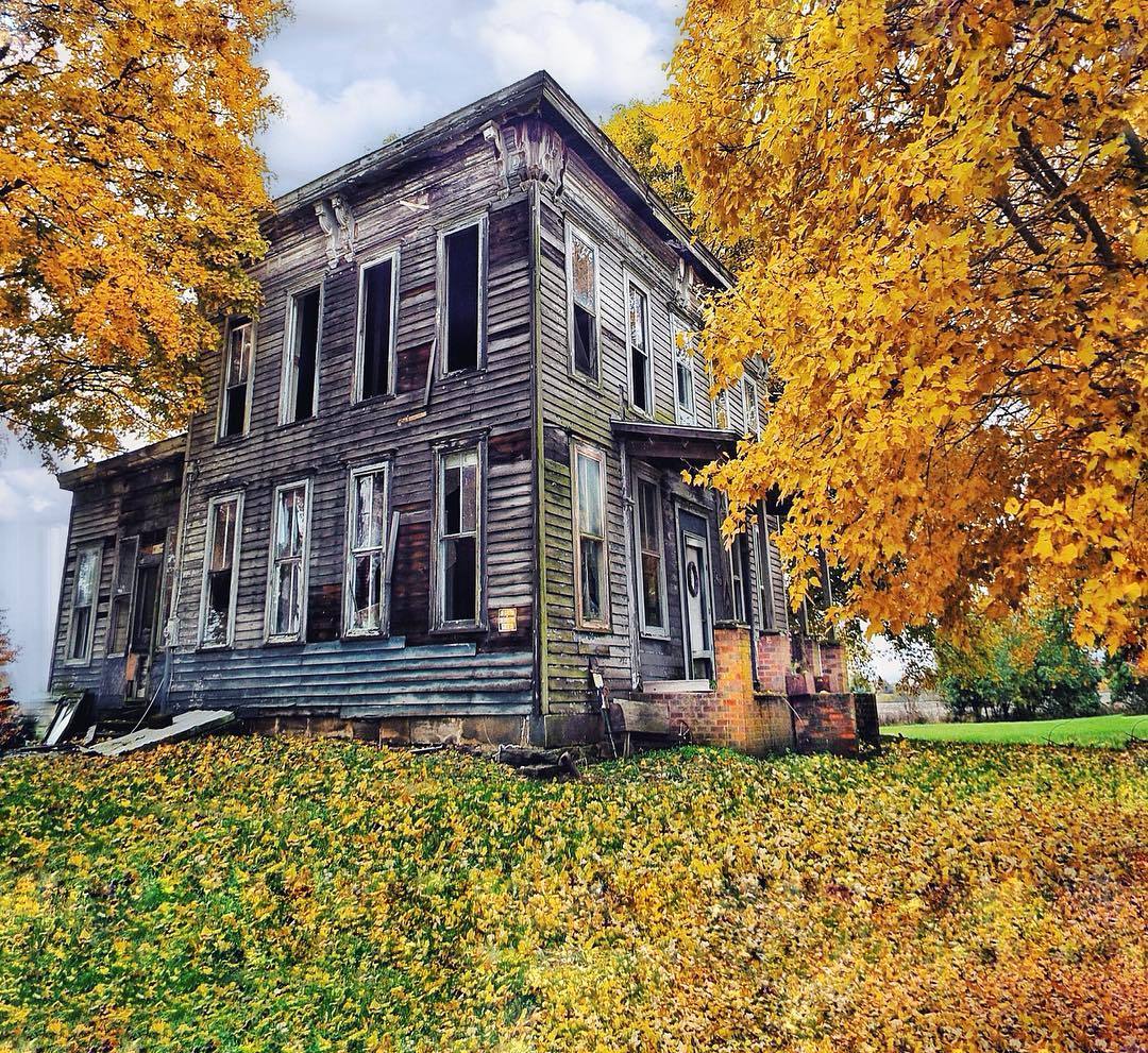 bookofoctober:Abandoned Ohio. Photos by cynvaughn